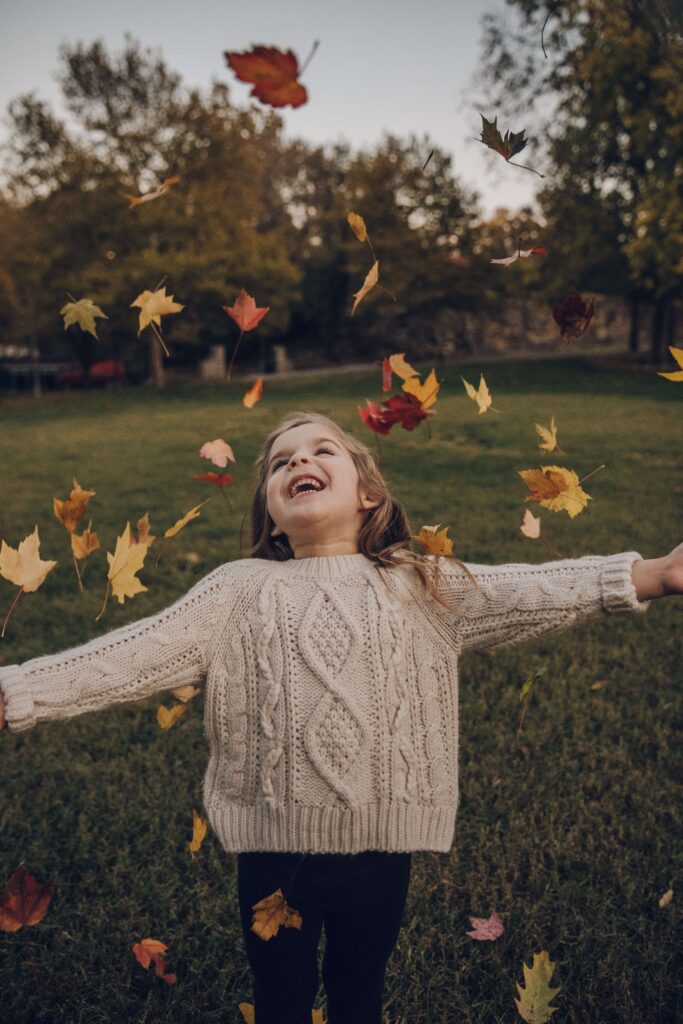 An image of a child feeling grateful. It is one of the habits of happy kids.